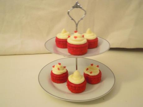 CUPCAKES RED VELVET ..YA HUELE A SAN VALENTIN.......FELIZ SEMANA...