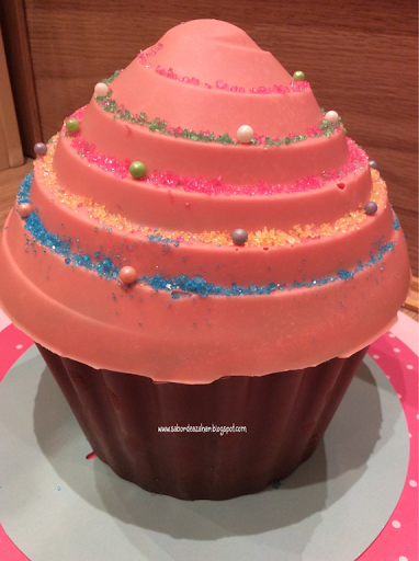 CUPCAKE GIGANTE CON SORPRESA