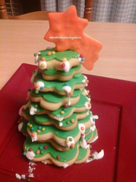 Árbol de Navidad de galletas cubiertas de fondant