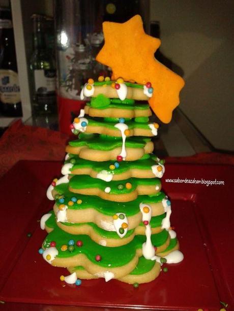 Árbol de Navidad de galletas cubiertas de fondant