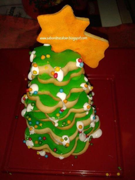 Árbol de Navidad de galletas cubiertas de fondant