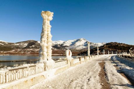 La cara más surrealista y extraña del embalse de Navacerrada