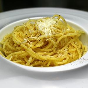 Espagueti Cacio e pepe