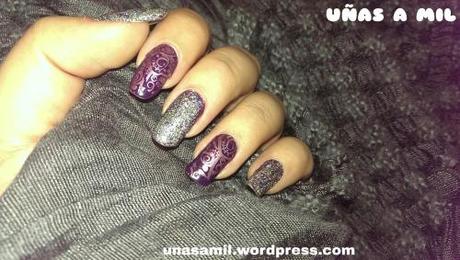 diseño_uñas_morado_plateado_opi_estampado