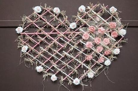 Decoración romántica con corazones y rosas para 14 de febrero