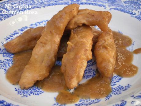 DEDOS DE POLLO EN SALSA DE PUERROS