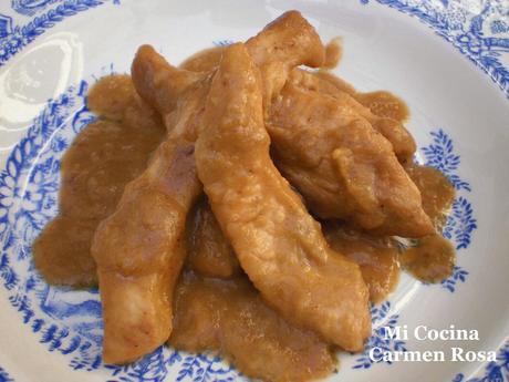 DEDOS DE POLLO EN SALSA DE PUERROS