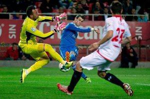 SEVILLE-SPAIN-MARCH-26-Goalkee_54404136429_54115221154_600_396