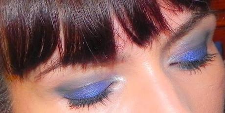 Azul intenso para una camisa estampada (Look & outfit)