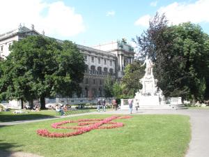 Hay numerosos parques en el centro de la ciudad