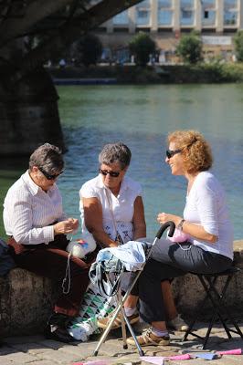 Tejiendo la Ciudad en el Puente de Triana. Sevilla Octubre 2013