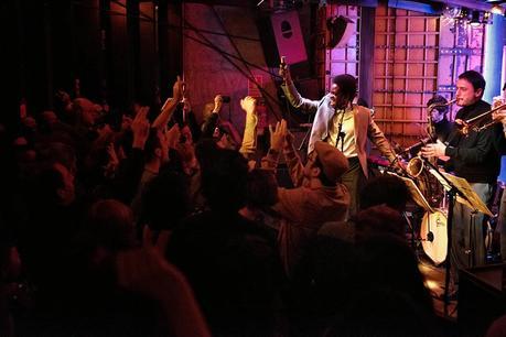 ESCUCHA EL ÁLBUM COMPLETO : 