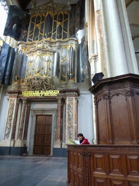 Día 14: Ámstredam (Nieuwe Kerk – Begijnhof – Mercado de las Flores – De Pijp – Pequeño Barrio Rojo – Esclusas De 1674 – Puente De Las Hermanas – Canal de los 7 Puentes)