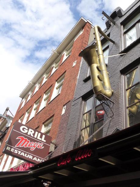 Día 14: Ámstredam (Nieuwe Kerk – Begijnhof – Mercado de las Flores – De Pijp – Pequeño Barrio Rojo – Esclusas De 1674 – Puente De Las Hermanas – Canal de los 7 Puentes)