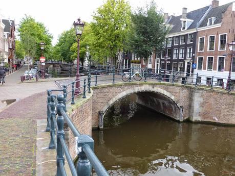 Día 14: Ámstredam (Nieuwe Kerk – Begijnhof – Mercado de las Flores – De Pijp – Pequeño Barrio Rojo – Esclusas De 1674 – Puente De Las Hermanas – Canal de los 7 Puentes)