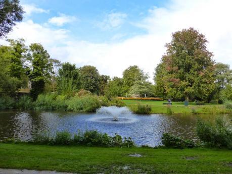 Día 14: Ámstredam (Nieuwe Kerk – Begijnhof – Mercado de las Flores – De Pijp – Pequeño Barrio Rojo – Esclusas De 1674 – Puente De Las Hermanas – Canal de los 7 Puentes)