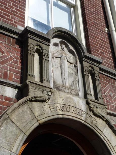 Día 14: Ámstredam (Nieuwe Kerk – Begijnhof – Mercado de las Flores – De Pijp – Pequeño Barrio Rojo – Esclusas De 1674 – Puente De Las Hermanas – Canal de los 7 Puentes)