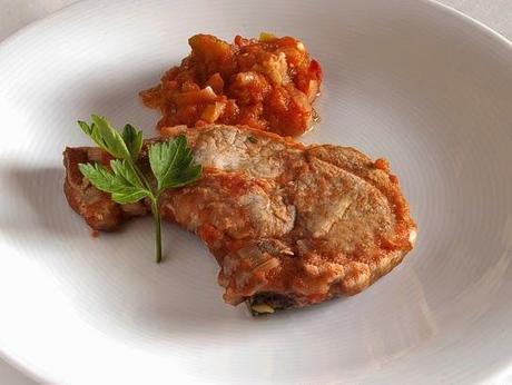 Chuletas de cerdo al horno con tomate