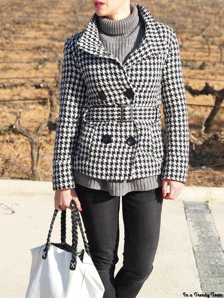 Outfit: Grey and black in Valencia