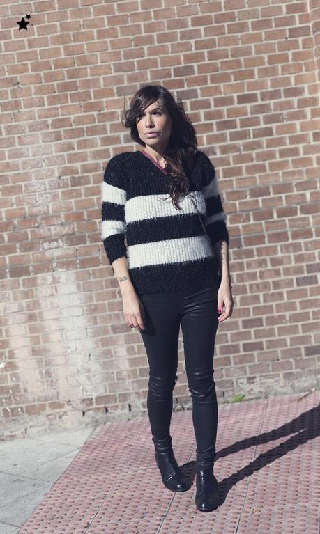 street style barbara crespo she inside sweater black and white the corner boots fashion blogger outfit blog de moda