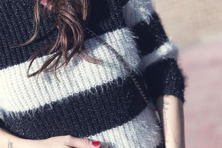 street style barbara crespo she inside sweater black and white the corner boots fashion blogger outfit blog de moda