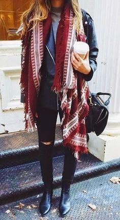 ¿Cómo llevar la tendencia de los vaqueros rotos?