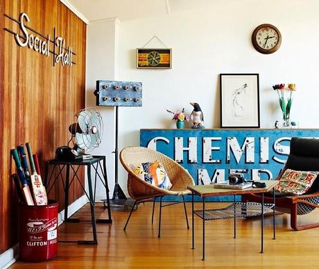 Cómo dar un toque industrial a la decoración con carteles publicitarios