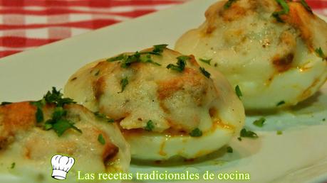 Huevos rellenos de carne