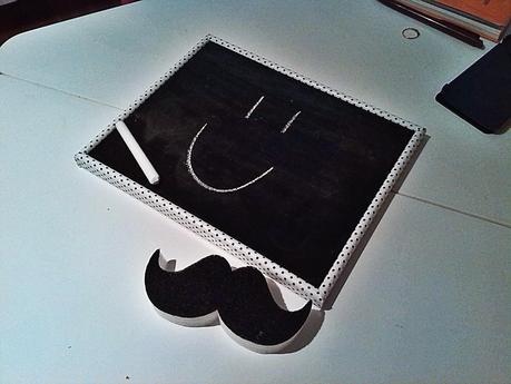 http://littlekoala82.blogspot.com.es/2014/01/diy-marco-pizarra.html