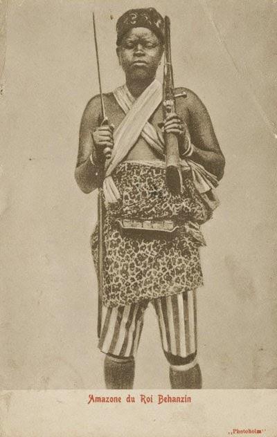 Fuente: http://www.reunionblackfamily.com/DAHOMEH%20WOMEN.jpg Las Amazonas de Dahomey, el temible ejército de mujeres soldado
