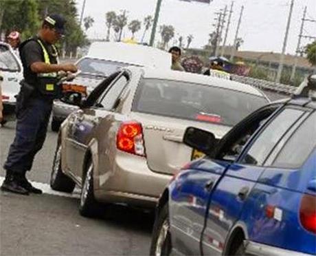 Durante un operativo. CONDUCTORES TIENEN TODO EL DERECHO DE GRABAR LA INTERVENCIÓN POLICIAL…