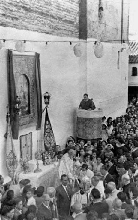 Bendición del retablo cerámico de la Parroquia