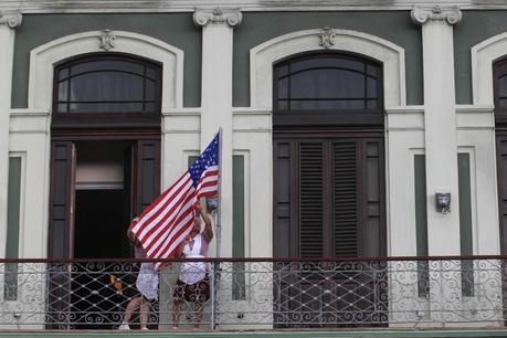 LAS BARRAS Y ESTRELLAS ONDEAN DE NUEVO EN LA HABANA