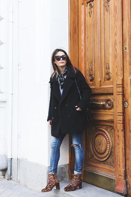 Scarf-Bandana-Ripped_Jeans-Leopard_Boots-Sita_Murt_Coat-Outfit-Street_Style-Collage_Vintage-22