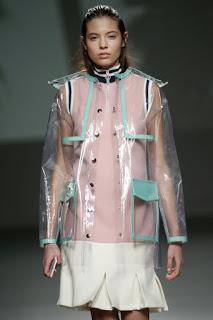 Natalia Rivera nos lleva por un invierno tropical en la Samsung EGO