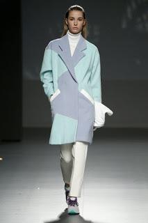 Natalia Rivera nos lleva por un invierno tropical en la Samsung EGO