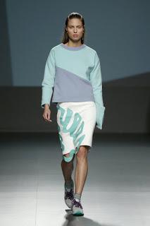 Natalia Rivera nos lleva por un invierno tropical en la Samsung EGO