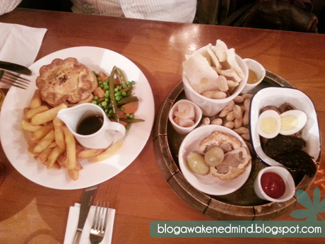 Comida típica inglesa pastel de carne, pie, black pudding, lugares, londres, london, donde comer, donde beber, tomar algo, que tomar, pub ingles, pub tipico, taberna inglesa, taberna tipica, the stanhope arms, gloucester road, kensington,