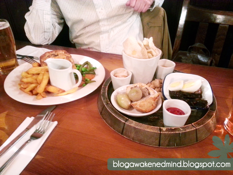 Comida típica inglesa pastel de carne, black pudding, lugares, londres, london, donde comer, donde beber, tomar algo, que tomar, pub ingles, pub tipico, taberna inglesa, taberna tipica, the stanhope arms, gloucester road, kensington,