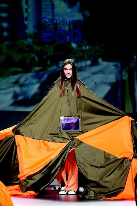Arquitectura, tecnología y moda ganan la Ego de la mano de Gómez Mercedes Fashion Week Madrid Otoño/Invierno 2015-2016
