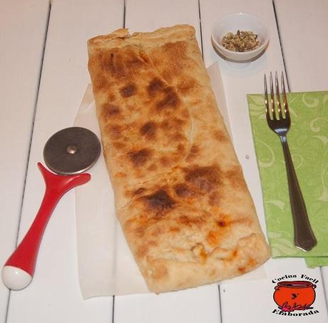 PIZZA CALZONE RELLENA DE JAMÓN YORK, TOMATE, MOZZARELLA Y CHAMPIÑONES