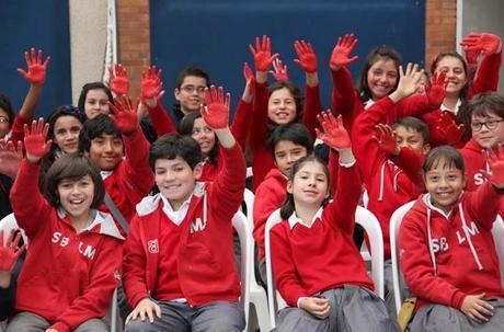 Celebra conmigo el Día de la Mano Roja