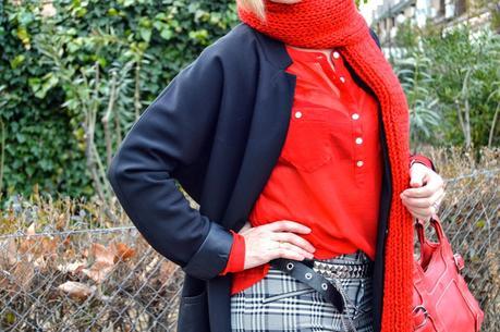 San Valentín. Woman in red.