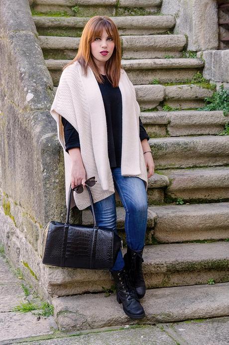 Casual outfit with beige cape and denim