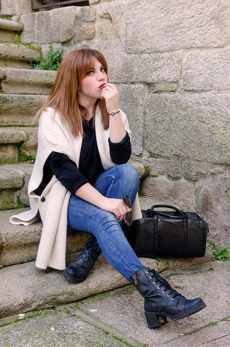 Casual outfit with beige cape and denim