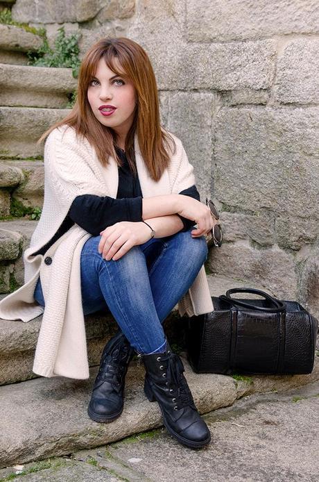 Casual outfit with beige cape and denim
