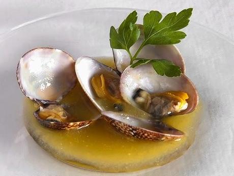 Almejas con salsa de cava