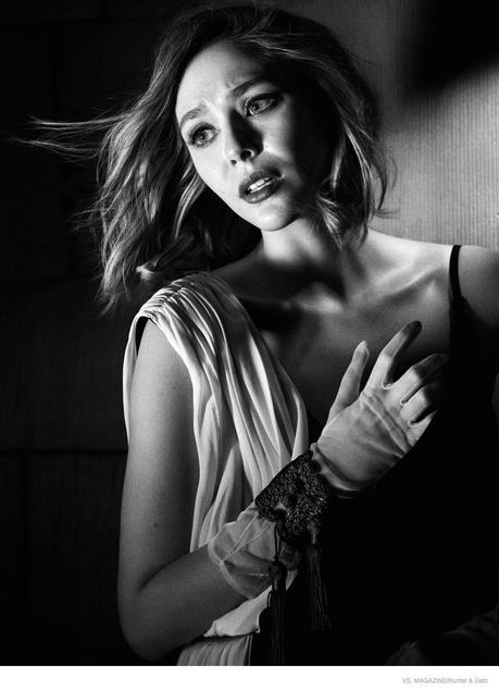 Elizabeth Olsen aterrorizada para Vs por Hunter & Gatti