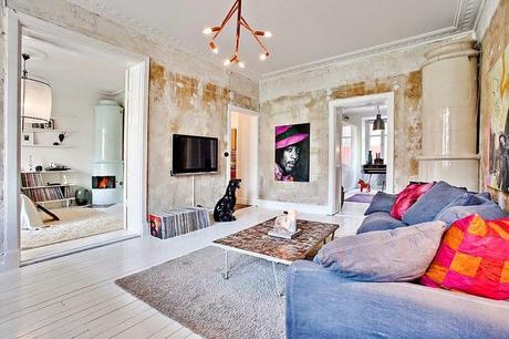 Paredes desgastadas y un sorprendente interior