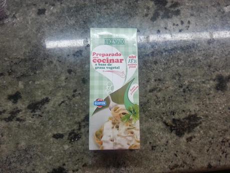 Pastel de tortillas de pasta a la carbonara, cebolla, atún, patata, calabacin y queso.